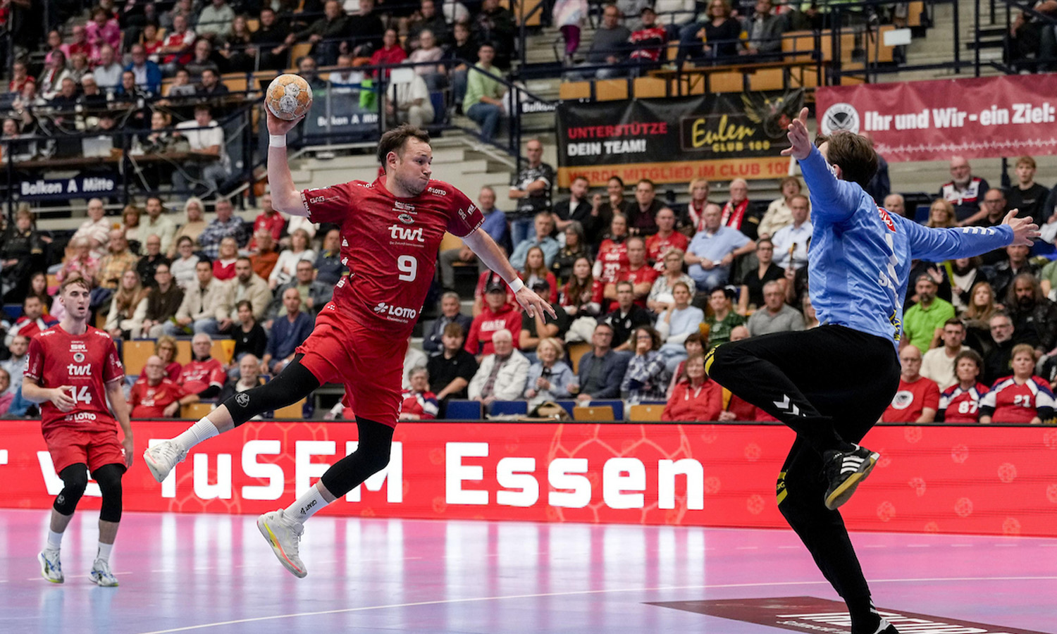Spielszene zwischen den Eulen Ludwigshafen und GWD Minden am 9. Oktober 2026 in der Friedrich-Ebert-Halle
